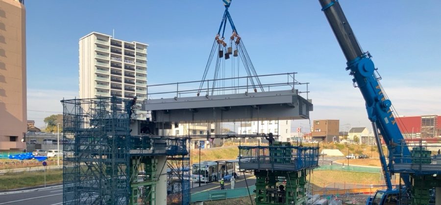駅前 ペデストリアンデッキ（桁吊り込み）